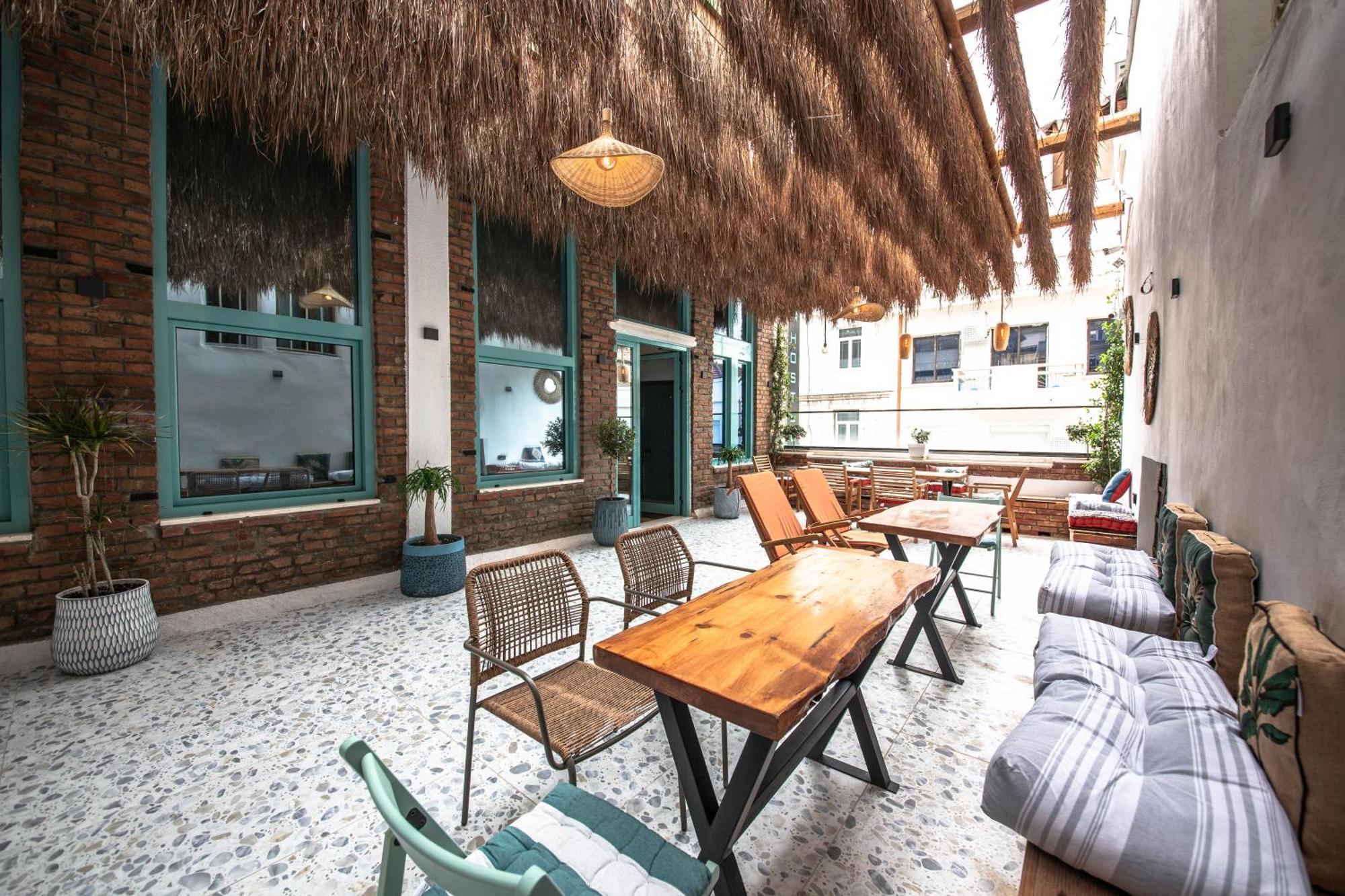 Vega 43 Hostel Sarande Exterior photo
